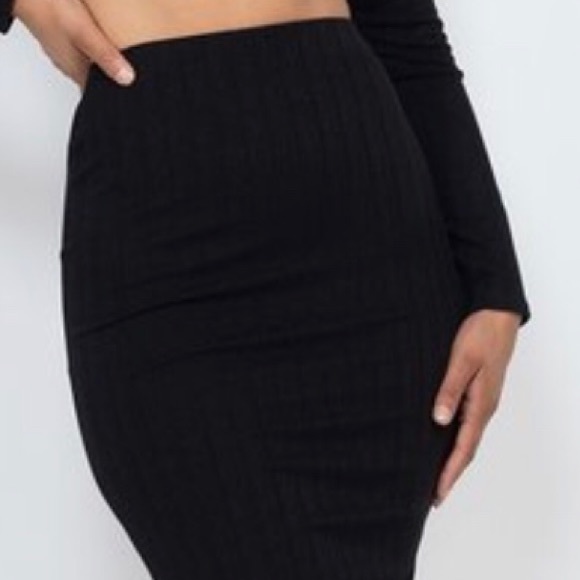 🆕↙️ Cropped top and midi skirt set - Picture 4 of 4